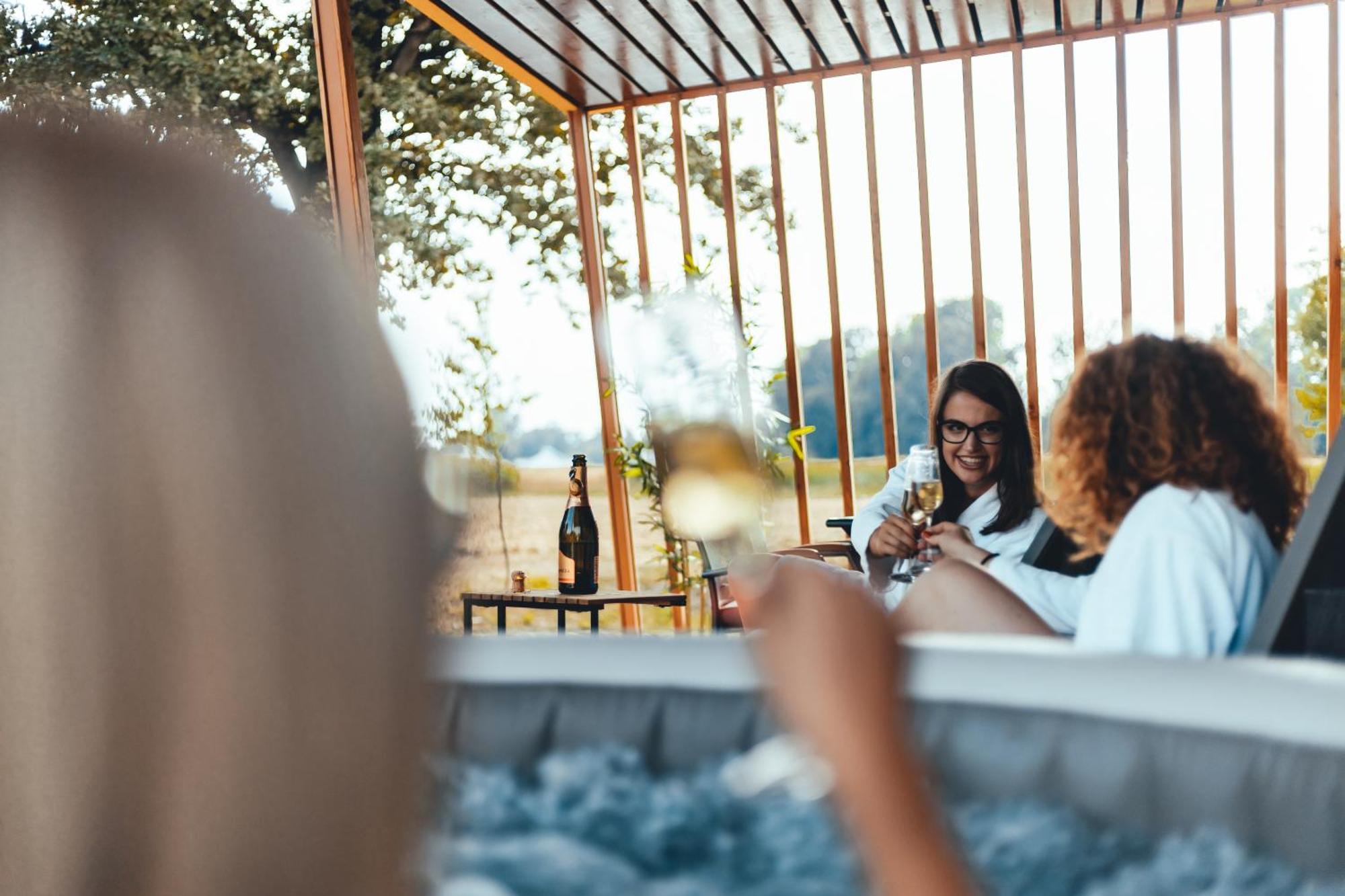 Terme Banovci - Mobilne Hiske Med Brajdami Ξενοδοχείο Εξωτερικό φωτογραφία